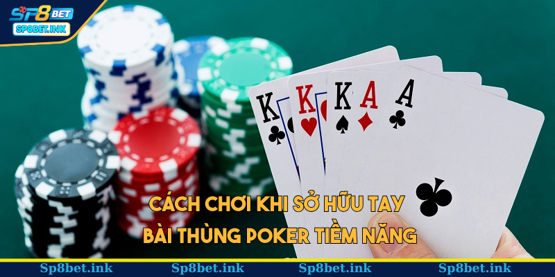 Cách chơi khi sở hữu tay bài Thùng Poker tiềm năng